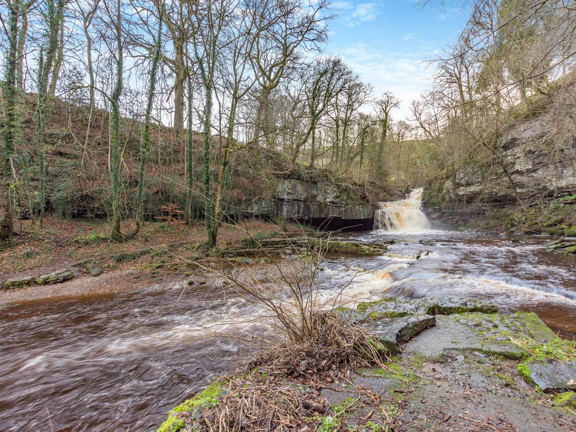 Cauldron Falls West Burton Exterior foto